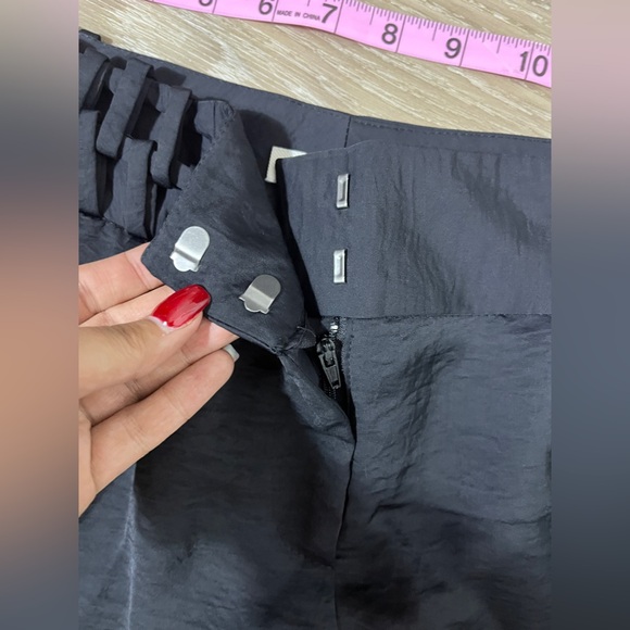 BCBG Maxazria black faux silk shorts sz 6 - Picture 6 of 9